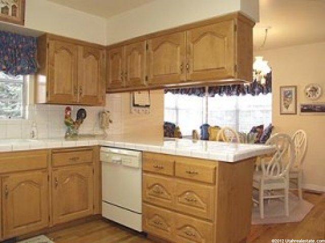 8494 Willow Creek Dr, Sandy, UT 84093 — photo 4