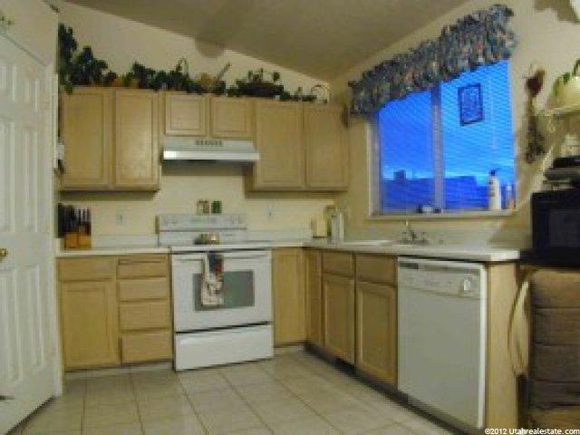 5452 Clernates Dr, Kearns, UT 84118 — photo 2
