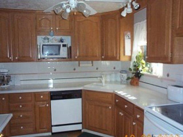436 E Parrish Ln, Centerville, UT 84014 — photo 2