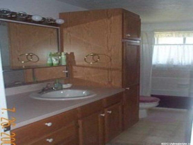 436 E Parrish Ln, Centerville, UT 84014 — photo 4