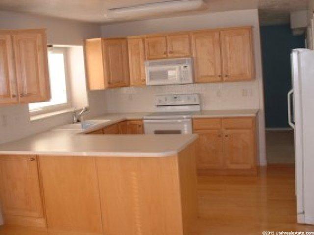 571 W 1225 N, West Bountiful, UT 84087 — photo 2