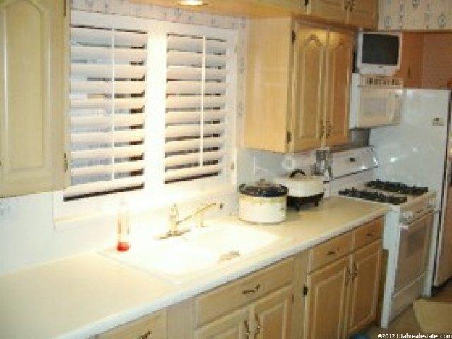 2748 Buccaneer Dr, Magna, UT 84044 — photo 2