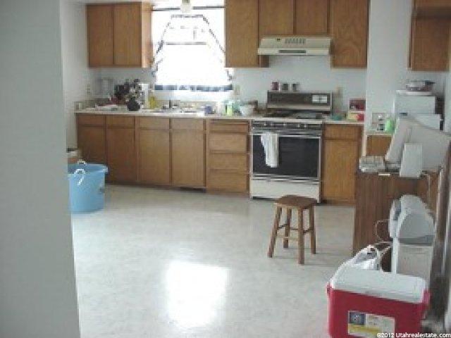 375 W 2400 S, Clearfield, UT 84015 — photo 4