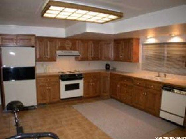 332 Shamrock Dr, Murray, UT 84107 — photo 7