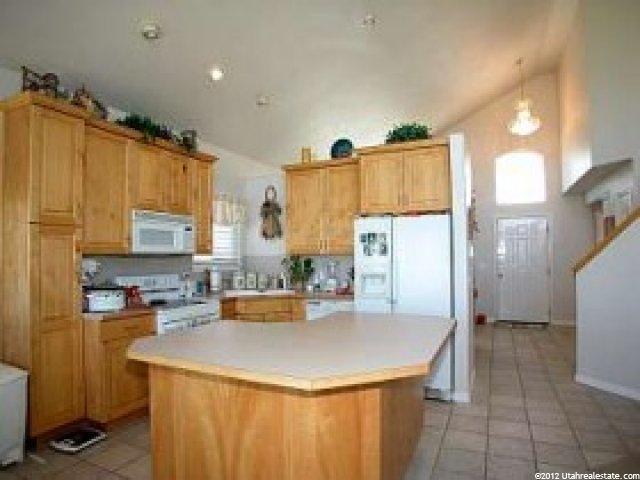 2104 Aspen Ave, Riverton, UT 84065 — photo 2