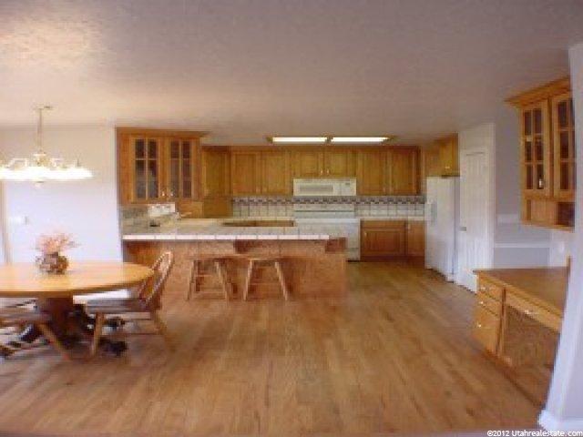 10667 Stone Gate Cir, Sandy, UT 84092 — photo 2