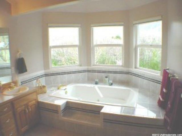 10667 Stone Gate Cir, Sandy, UT 84092 — photo 6