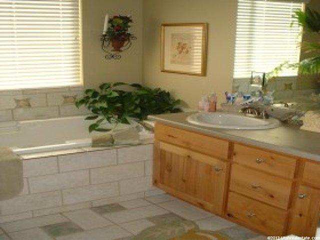 1410 Turnberry Dr, Syracuse, UT 84075 — photo 5