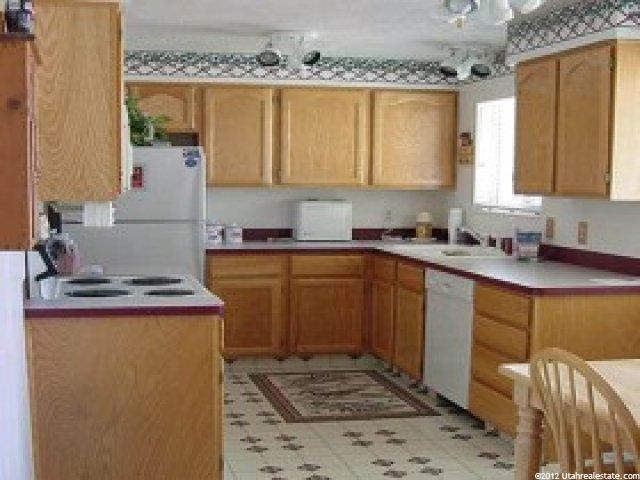 598 W 1680 N, Clinton, UT 84015 — photo 2