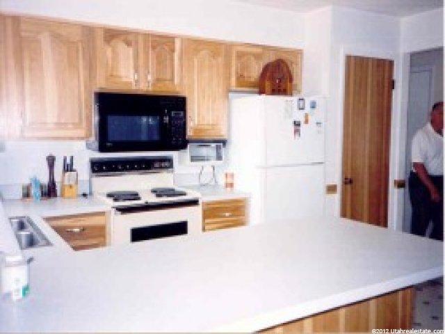 9325 Redhaven Dr, Sandy, UT 84094 — photo 4