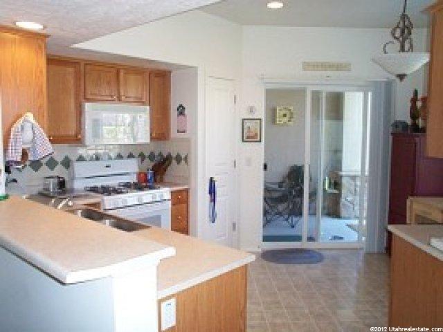 961 Courtyard Ln, Centerville, UT 84014 — photo 4