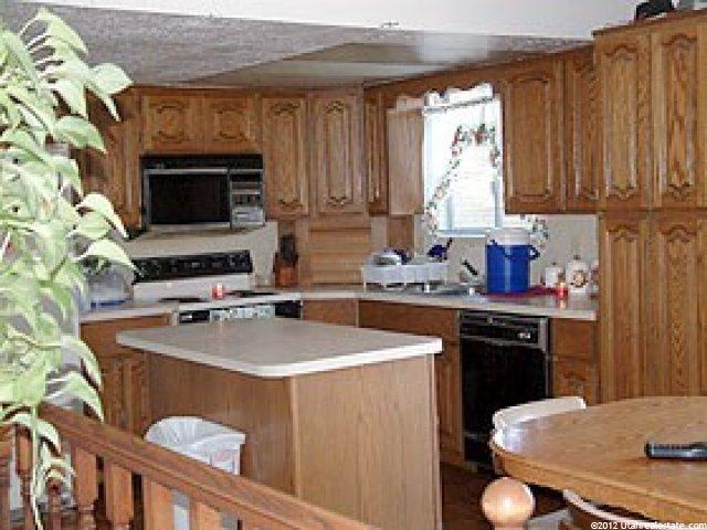 568 W 1460 N, Clinton, UT 84015 — photo 3