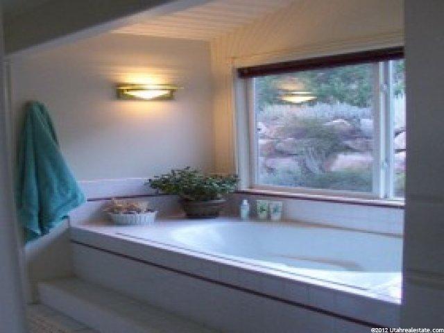 5048 Charenton Cv, Ogden, UT 84403 — photo 2