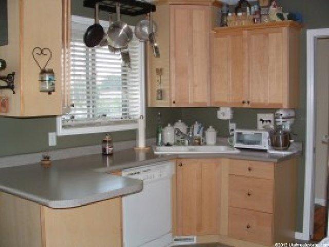 75 E Wicker Ln, Bountiful, UT 84010 — photo 2