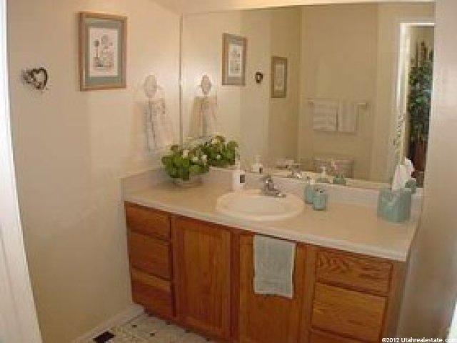 985 Courtyard Ln, Centerville, UT 84014 — photo 6