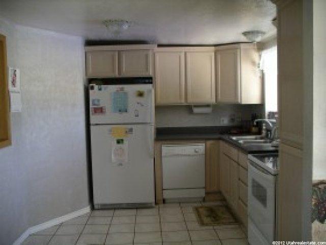 904 Carnation Dr, Sandy, UT 84094 — photo 2