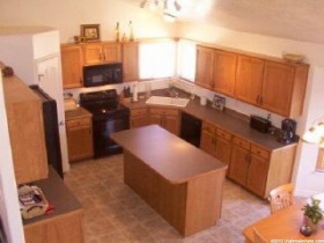 1724 N 2400 W, Clinton, UT 84015 — photo 2