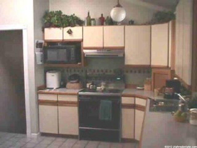 9154 Scirlein Dr, Sandy, UT 84094 — photo 4