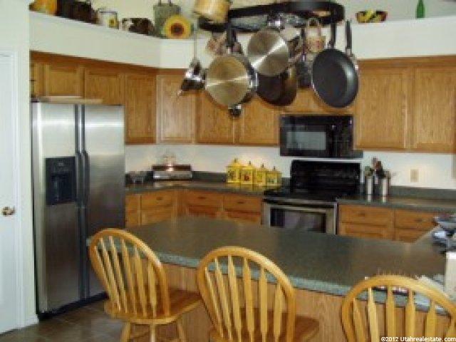 1452 Hidden Valley Dr, Sandy, UT 84092 — photo 2