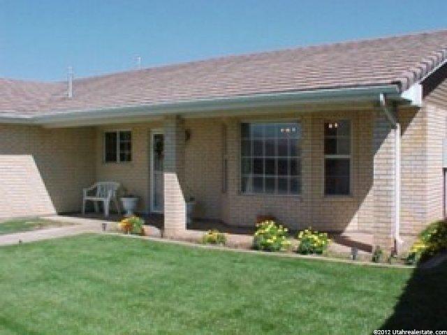 696 Westridge Dr, St. George, UT 84770 — photo 2