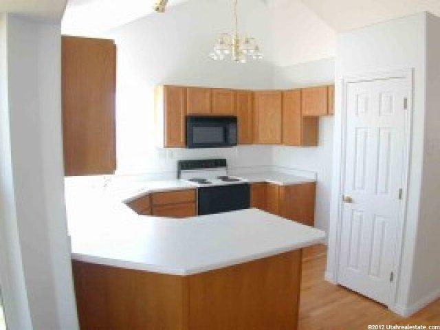 6121 Monet Ct, Kearns, UT 84118 — photo 2