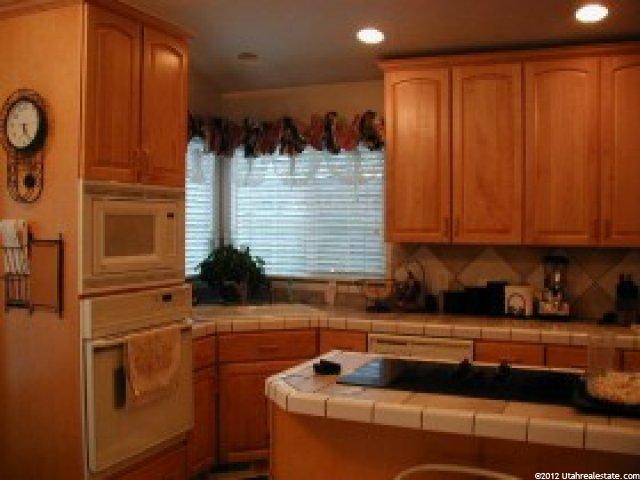 12253 Lampton View Dr, Riverton, UT 84065 — photo 2