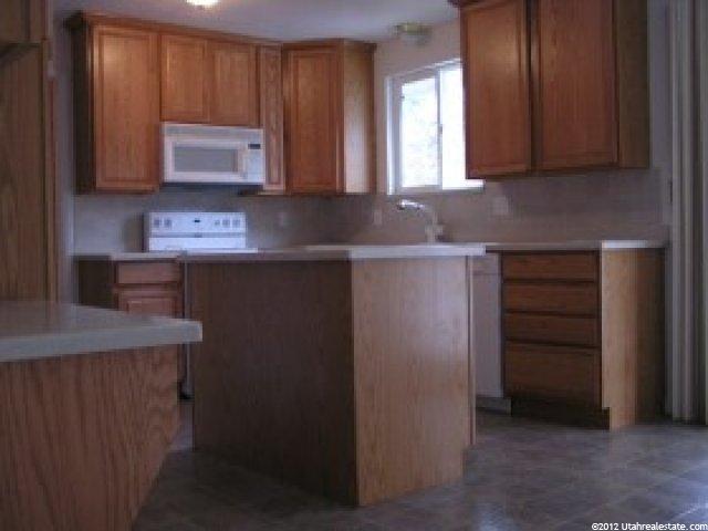 8405 Wayside Dr, Sandy, UT 84094 — photo 4