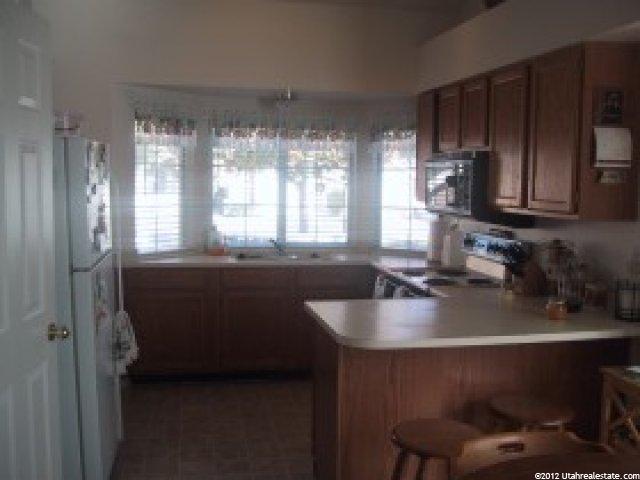 911 New Hampton Dr, Murray, UT 84123 — photo 2