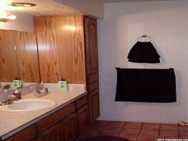 870 W 200 S, Clearfield, UT 84015 — photo 5
