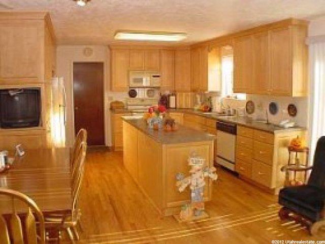 986 Fair Oaks Dr, Bountiful, UT 84010 — photo 4