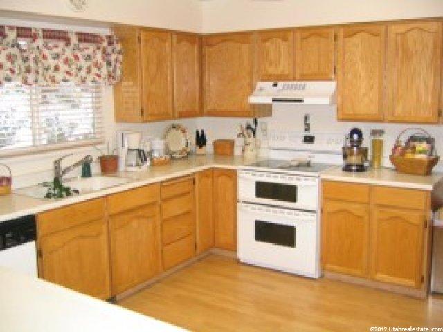 10069 Rockview Dr, Sandy, UT 84092 — photo 2