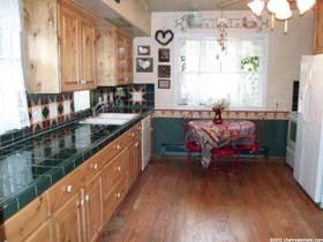 914 Lakeview Dr, Bountiful, UT 84010 — photo 3