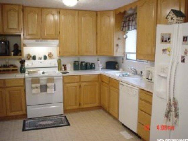 880 Amethyst St, Layton, UT 84041 — photo 3