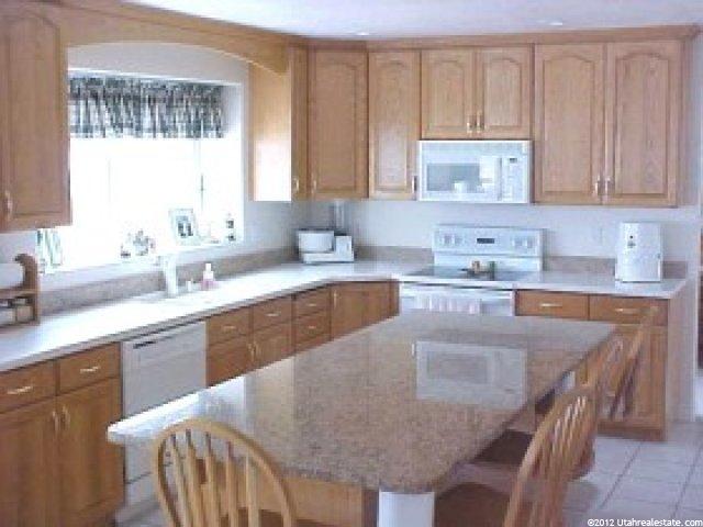 1016 Lampton View Cir, Riverton, UT 84065 — photo 2