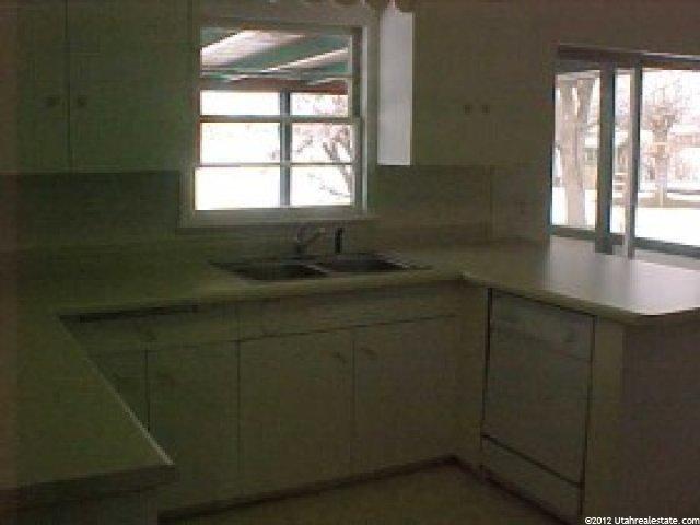 545 N Tremont St, Tremonton, UT 84337 — photo 2