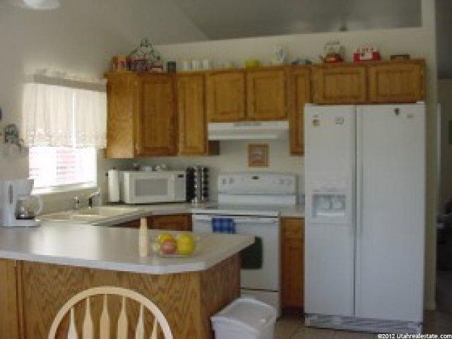 4146 Lily Dr, Roy, UT 84067 — photo 3