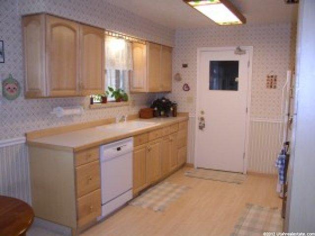 418 W 2350 S, Bountiful, UT 84010 — photo 4