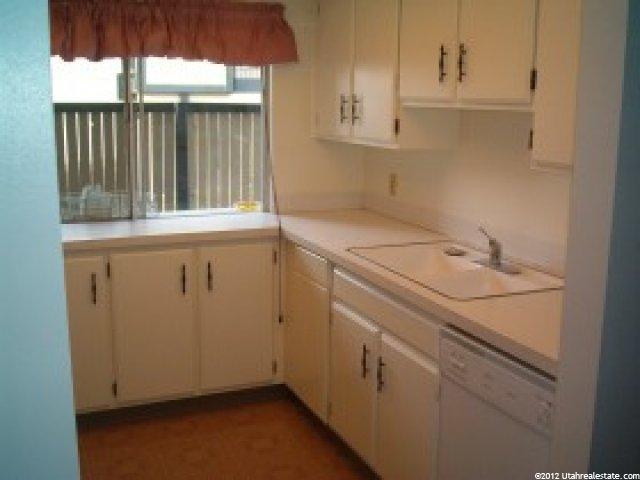 327 Peach Ln, Bountiful, UT 84010 — photo 2