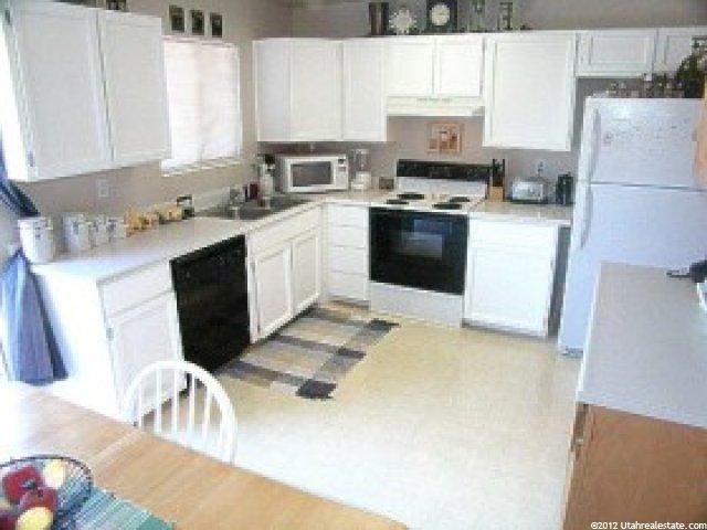 8221 Bettina Ln, Sandy, UT 84093 — photo 4