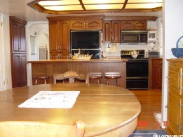 2201 Summerwood Dr, Layton, UT 84040 — photo 2