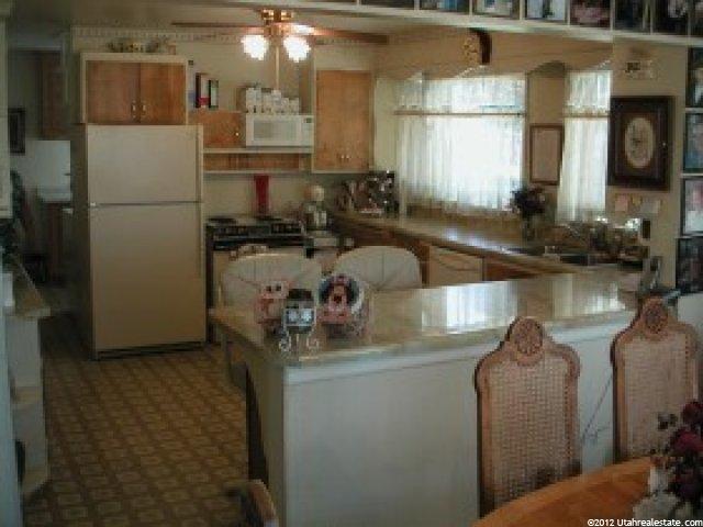 734 E Center St, Kaysville, UT 84037 — photo 2