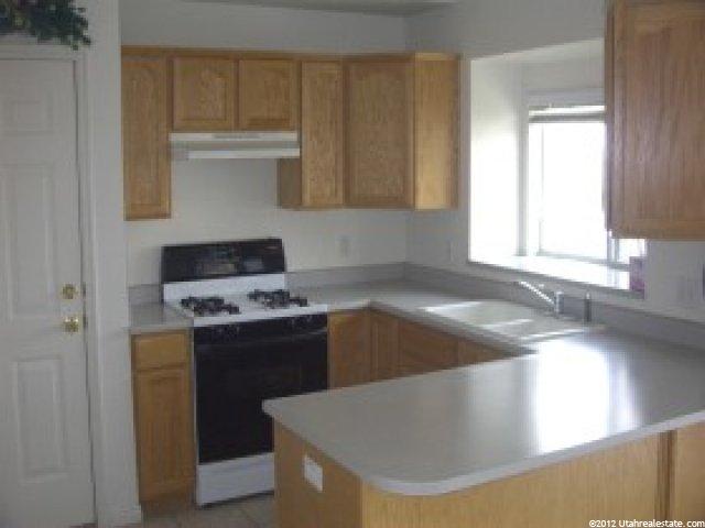 587 E Eastpointe Cir, North Salt Lake, UT 84054 — photo 4