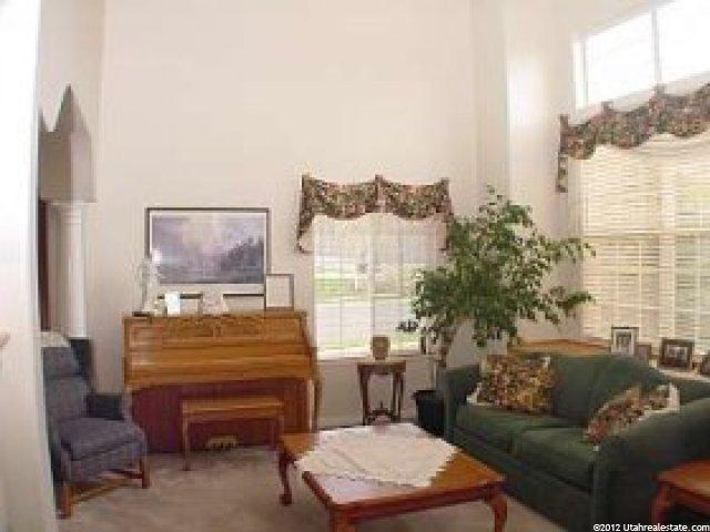 886 S Lloyd Rd E, Fruit Heights, UT 84037 — photo 2