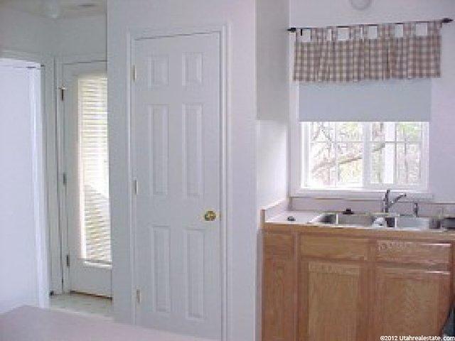 1023 River Bend Ln, Ogden, UT 84404 — photo 3