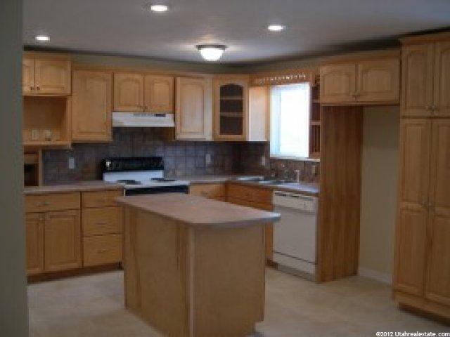10492 S Columbine Way E, Sandy, UT 84094 — photo 2