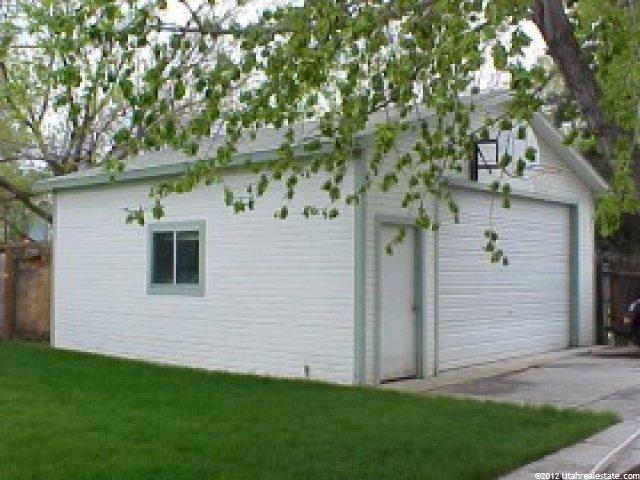 10445 S Leilani Dr E, Sandy, UT 84070 — photo 2