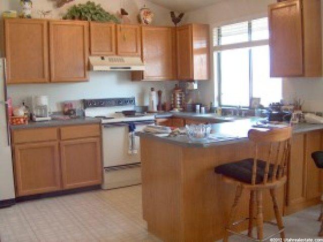 5955 Loder Dr, Kearns, UT 84118 — photo 3