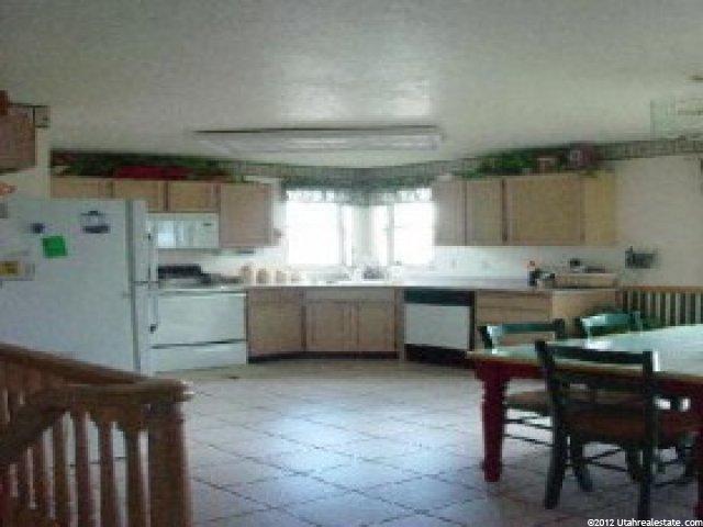 5457 Sunfalls Ct, Kearns, UT 84118 — photo 2