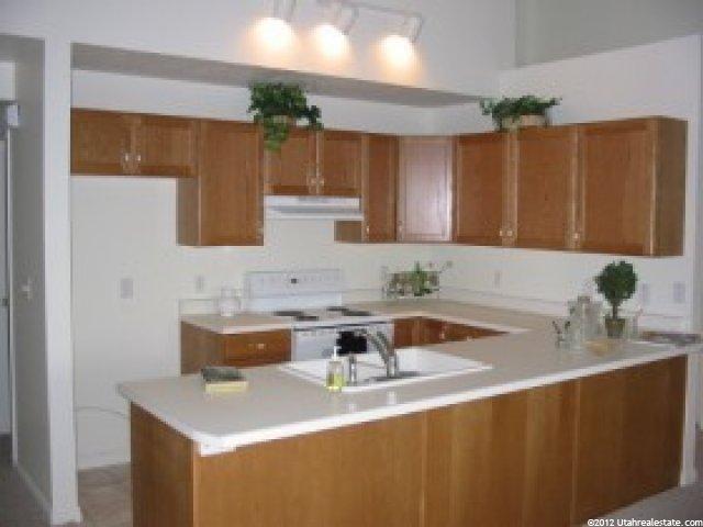 9281 Jefferson Ln, Sandy, UT 84070 — photo 2