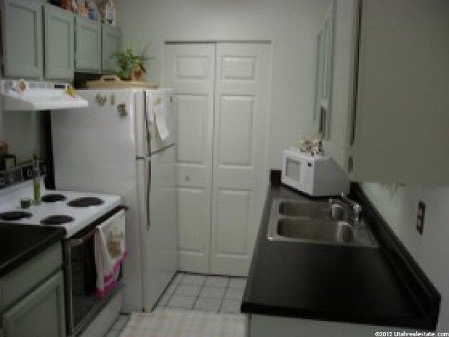 553 E Cobblestone Dr, Midvale, UT 84047 — photo 3